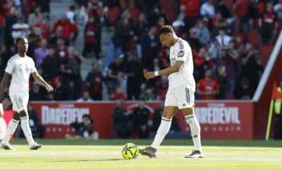 derrota del Real Madrid en Mallorca — Real Madrid pierde en Mallorca: Barcelona se acerca al título a ocho jornadas de