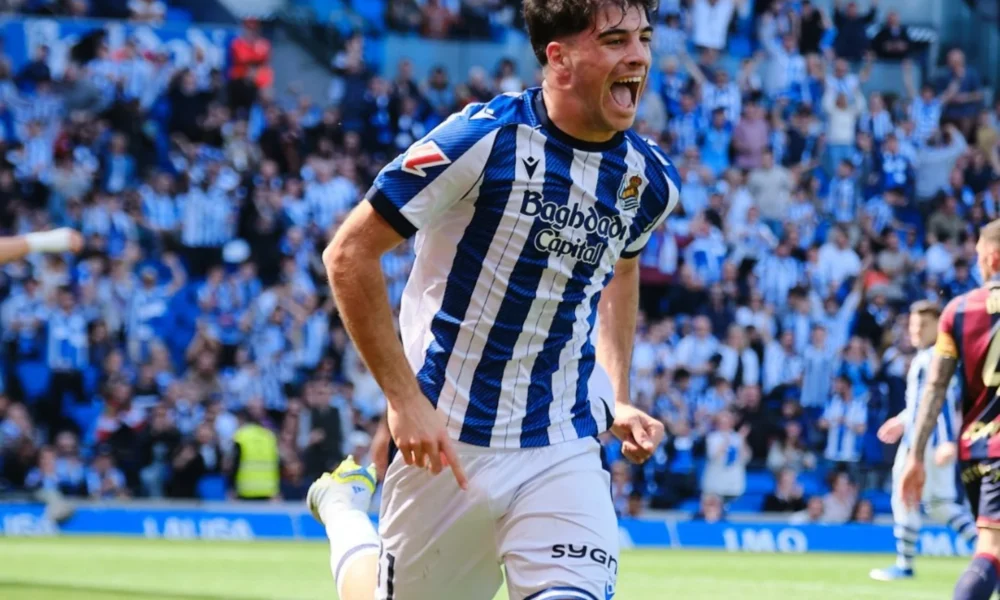 primer gol de Jon Martín — Primer gol de Jon Martín en La Liga: el central de la Real Sociedad rompe su seq