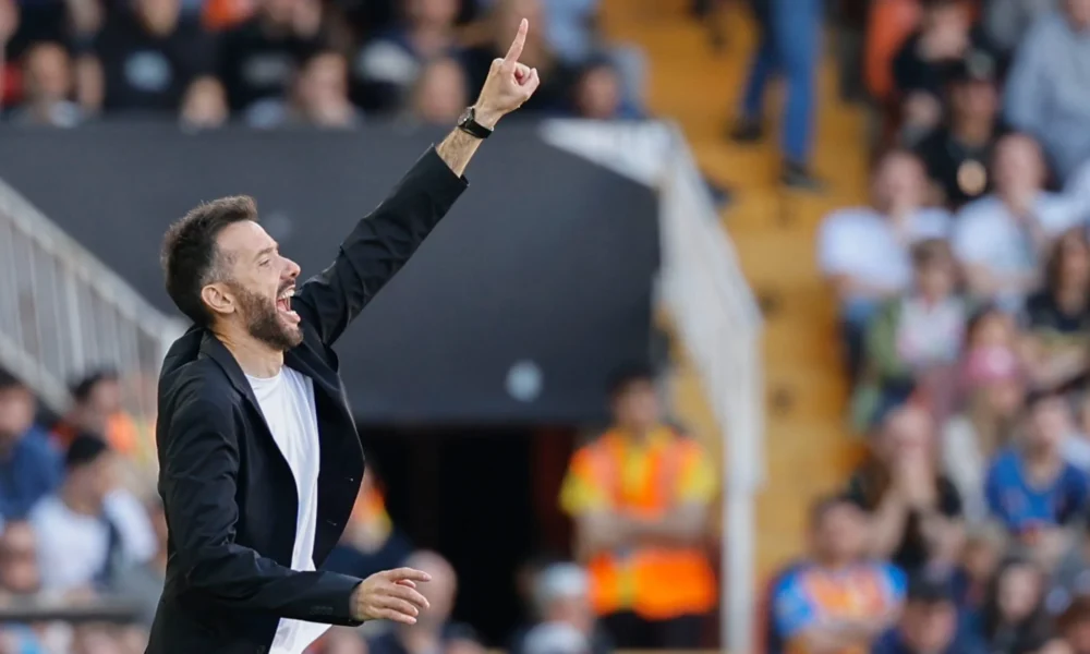 Corberán rechaza hablar de Europa — Corberán rechaza hablar de Europa tras derrota del Valencia ante el Celta