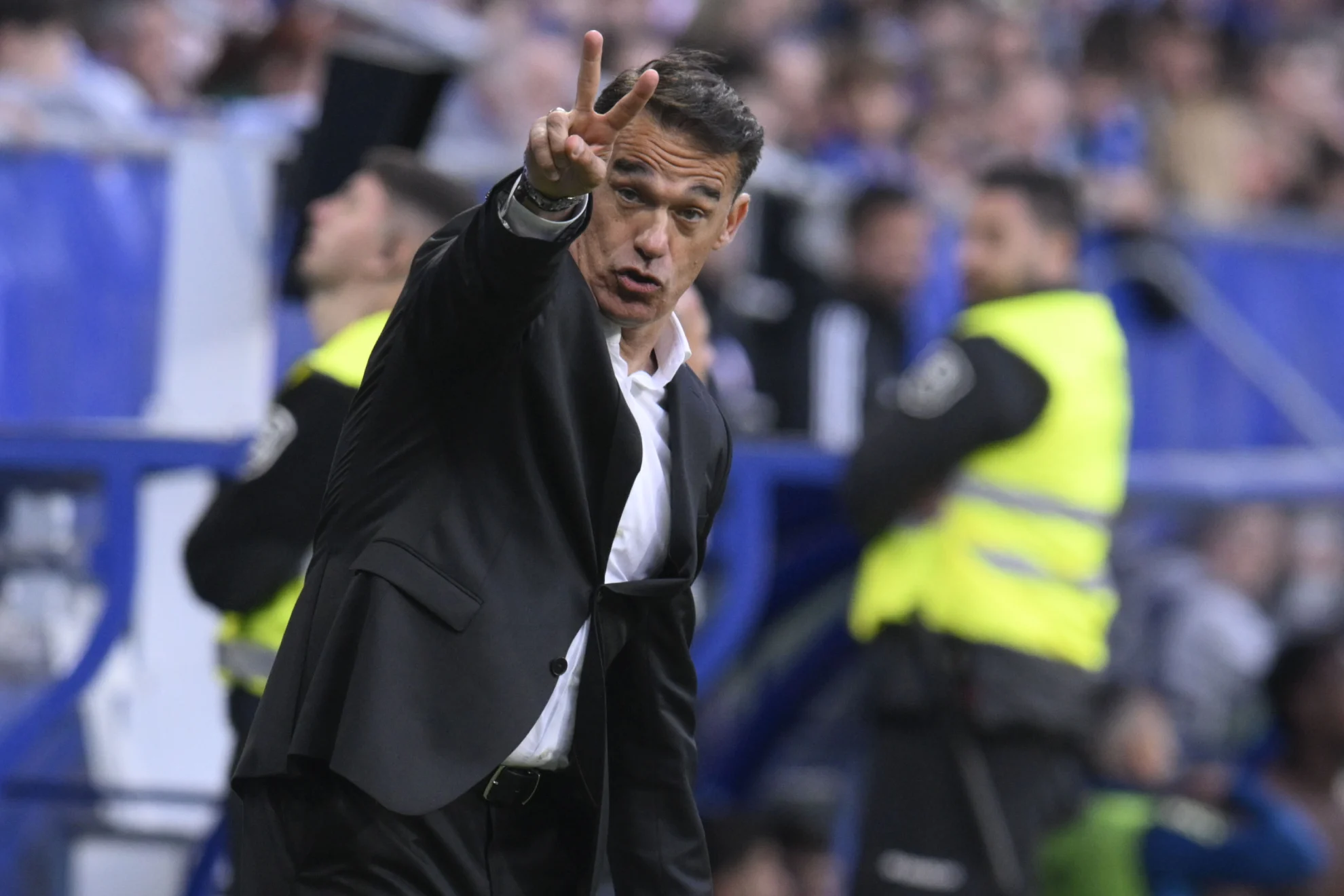 García Plaza arbitraje Sevilla — García Plaza denuncia árbitro por pisotón a Sow en derrota del Sevilla ante Ovie
