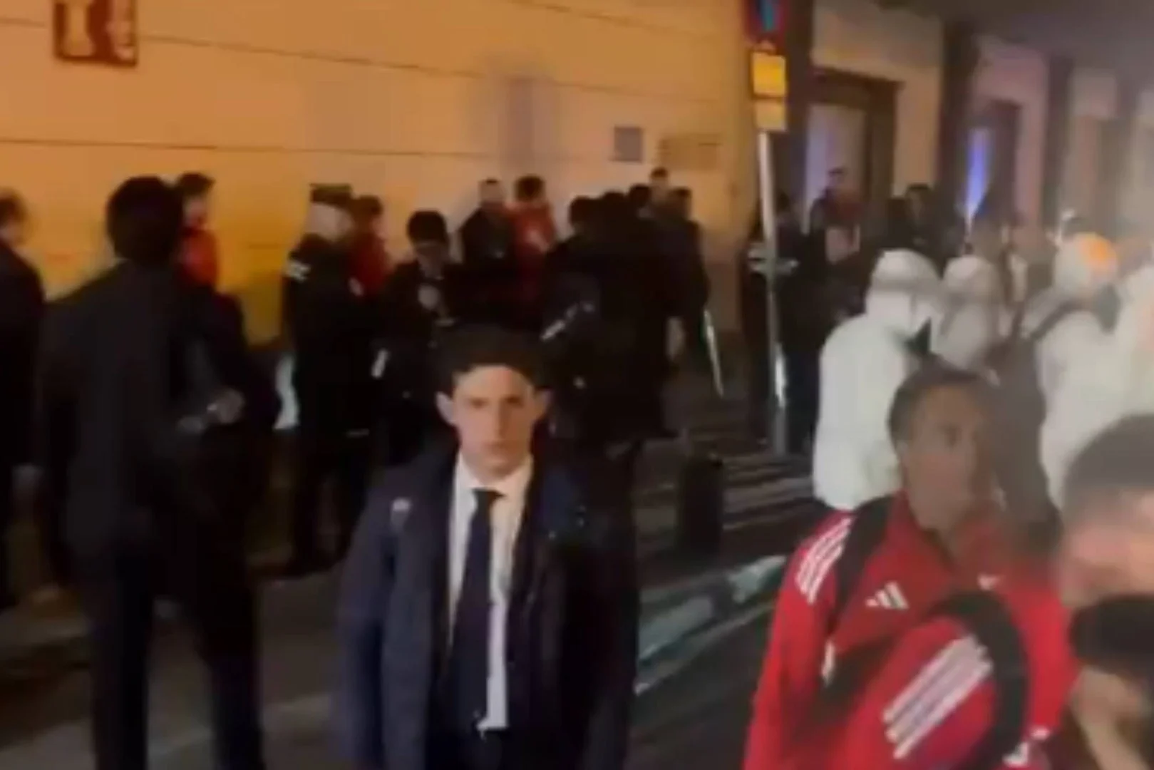 LaLiga condena amenazas Sevilla — LaLiga Condena Amenazas a Jugadores del Sevilla FC