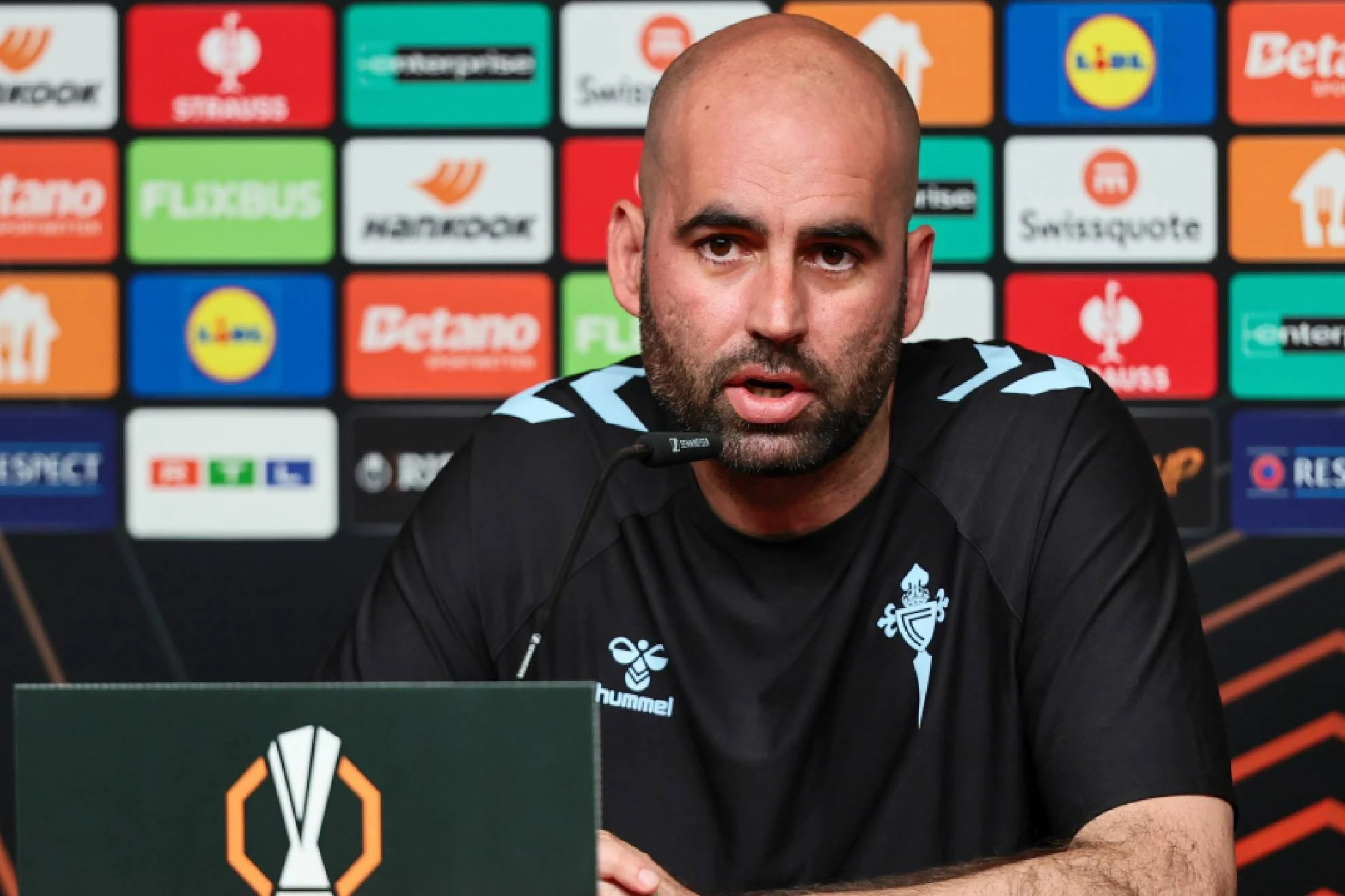 Celta Giráldez Friburgo — Giráldez Define Estrategia para el Crucial Duelo entre Celta y Friburgo