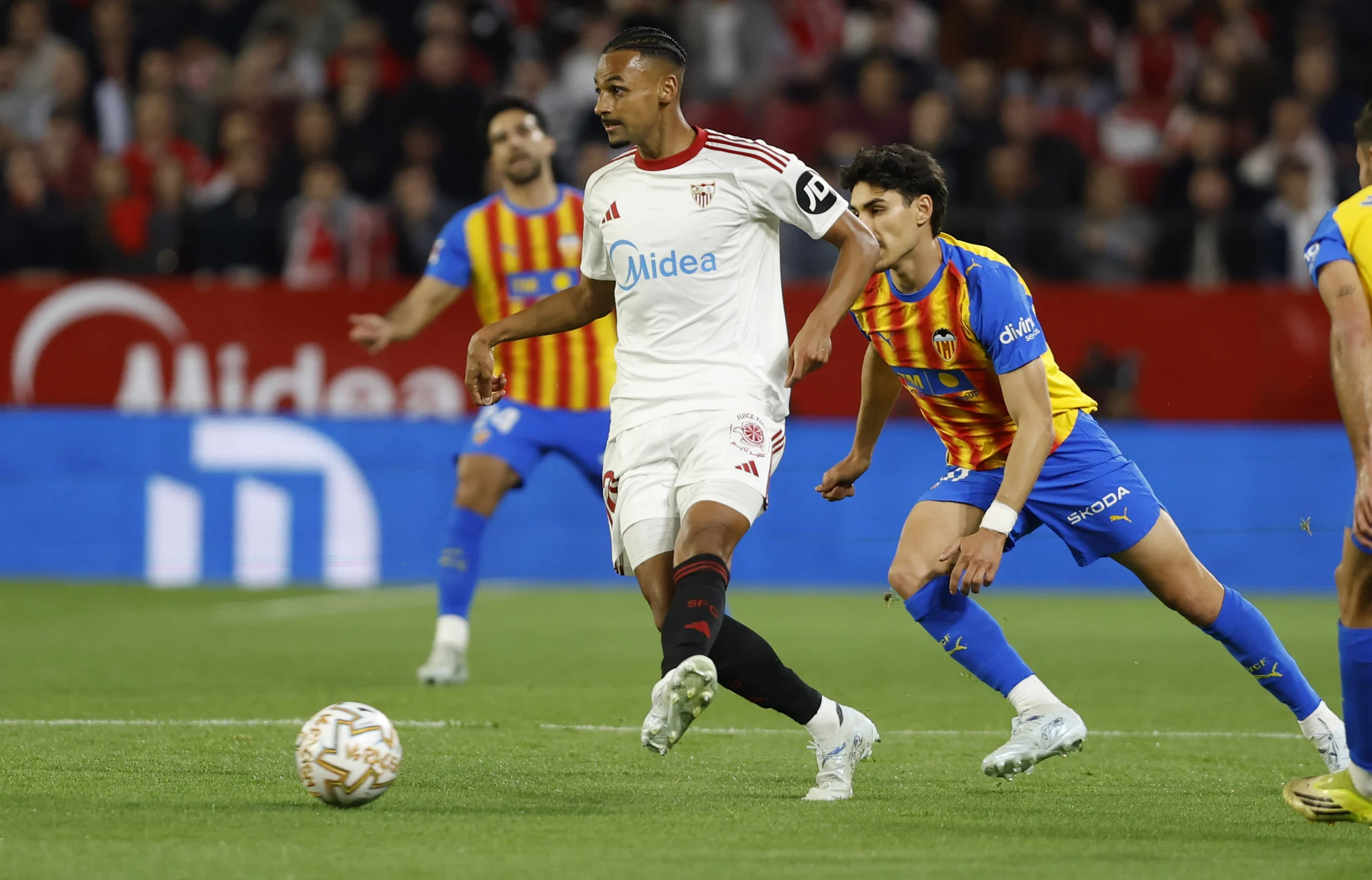 Sevilla recupera Sow — Sevilla Recupera Sow para Enfrentar al Atlético de Madrid en LaLiga