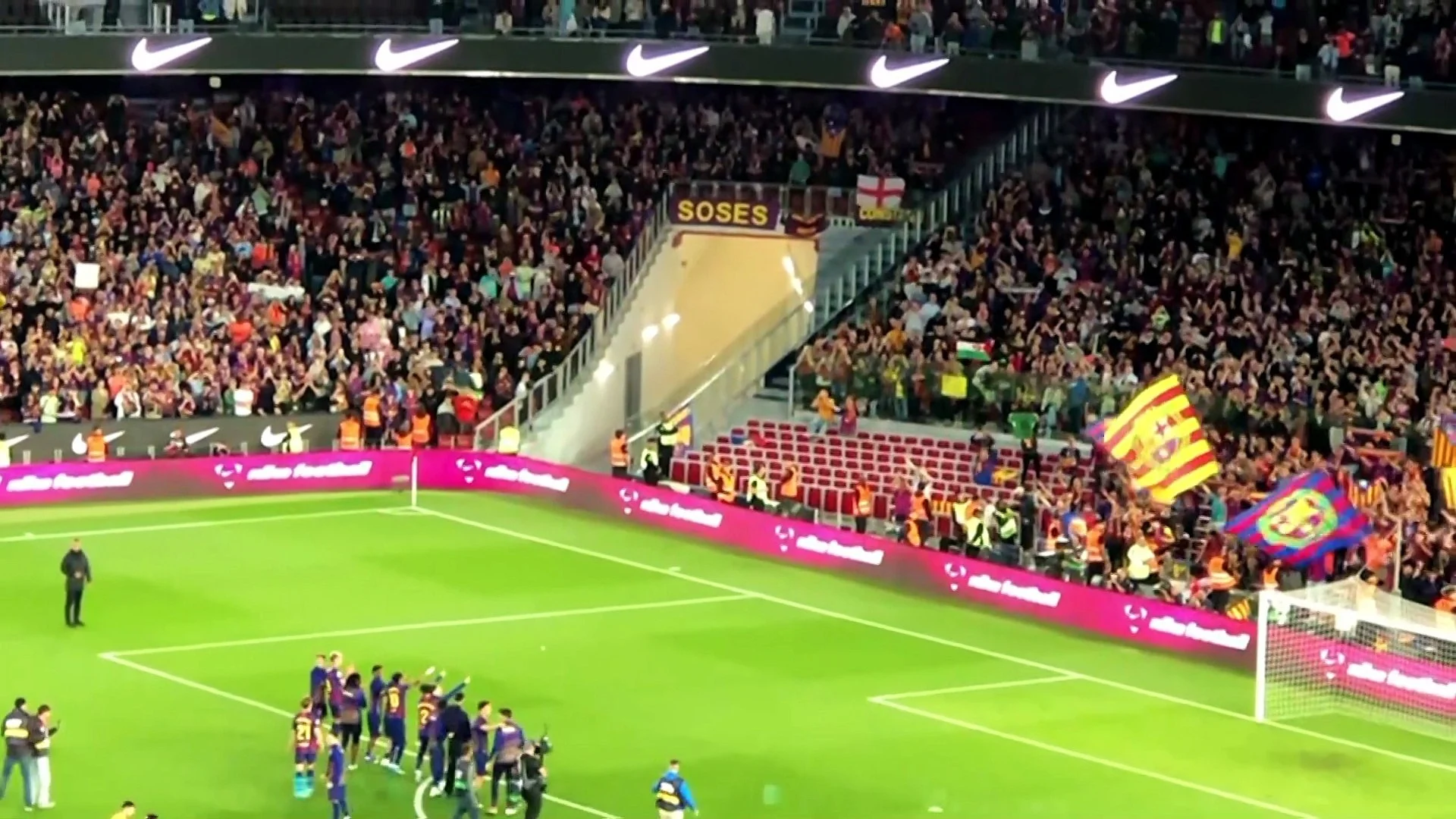 Cánticos polémicos Barcelona — Cánticos Polémicos Barcelona: La Controversia Tras el Derbi Catalán