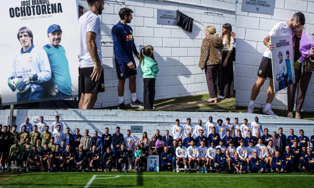homenaje Ochotorena Valencia — Homenaje Ochotorena Valencia: Campo Principal de Entrenamiento Lleva Su Nombre