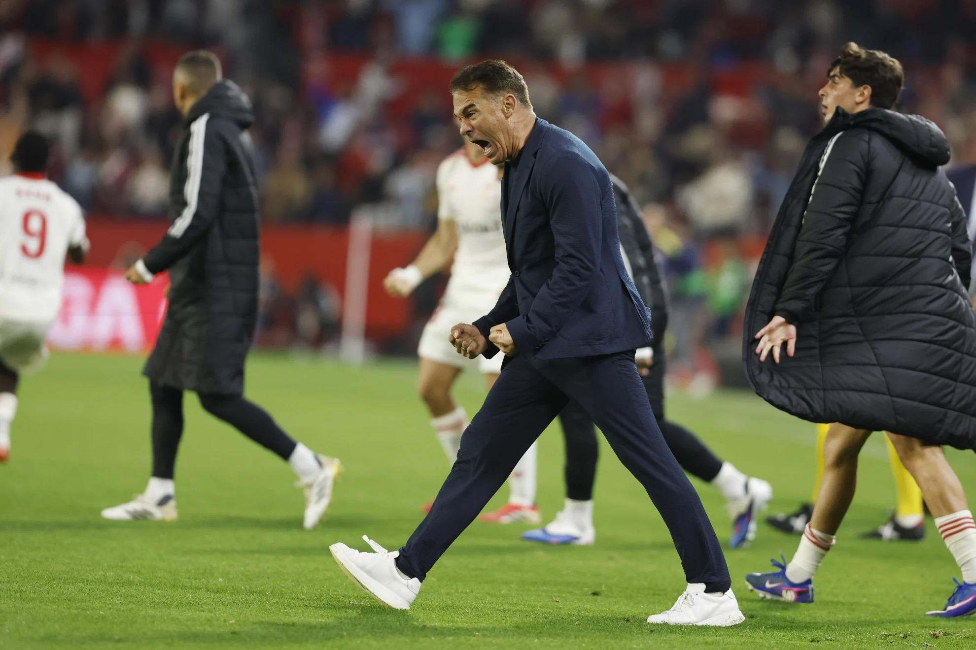Debut ganador García Plaza — García Plaza Rompe Racha Histórica en su Debut como Local con el Sevilla