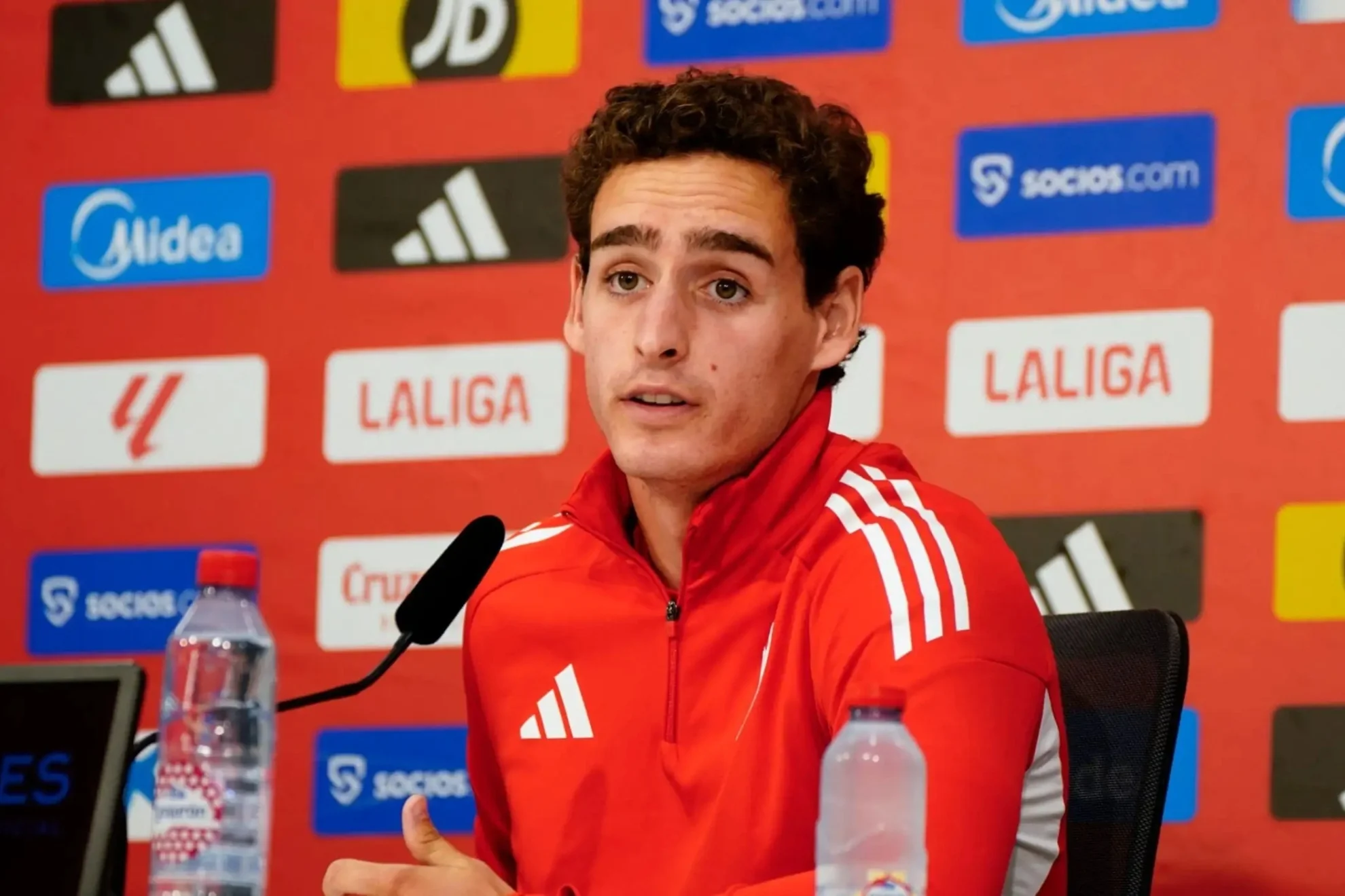 Manu Bueno titularidad — Manu Bueno destaca compromiso tras volver a la titularidad con el Sevilla FC