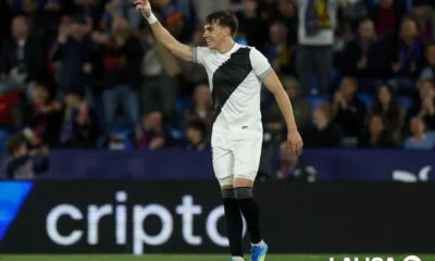 Carlos Espí nominado sub-23 — Carlos Espí nominado sub-23: el Levante destaca a su joven promesa en LaLiga