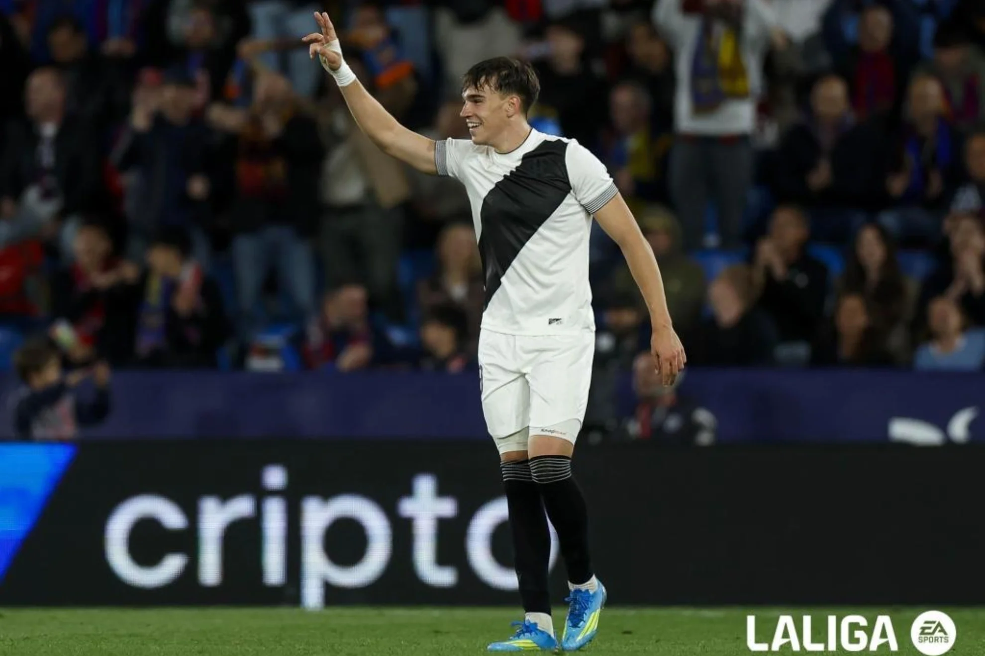 Carlos Espí nominado sub-23 — Carlos Espí nominado sub-23: el Levante destaca a su joven promesa en LaLiga