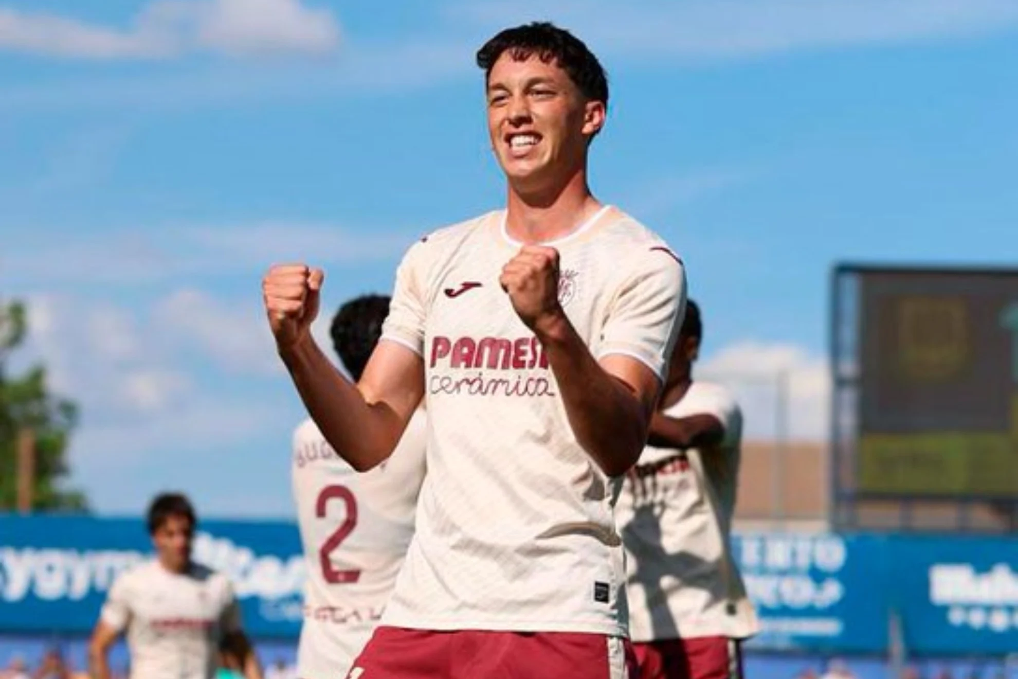 desembarco futbolistas Villarreal — El Desembarco de Jóvenes Futbolistas: la Apuesta del Villarreal por su Cantera