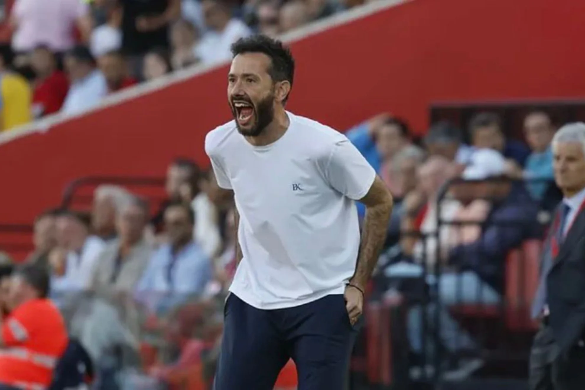 criterio arbitral LaLiga — Criterio Arbitral en LaLiga: Corberán Cuestiona Decisiones del VAR