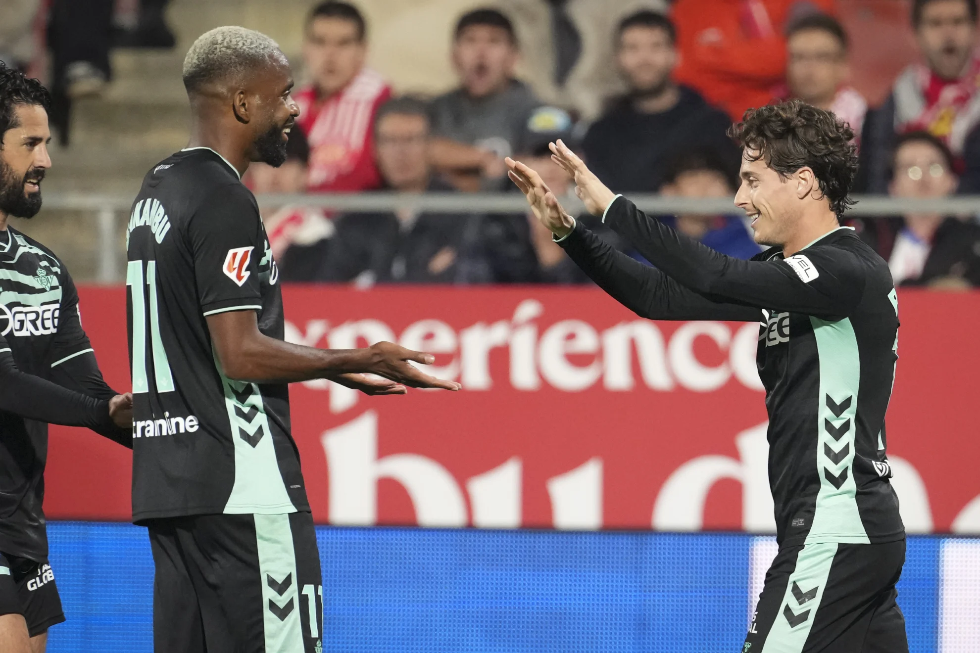 Victoria clave Betis — Real Betis Reacciona con Victoria Clave Ante Girona y el Regreso de Isco