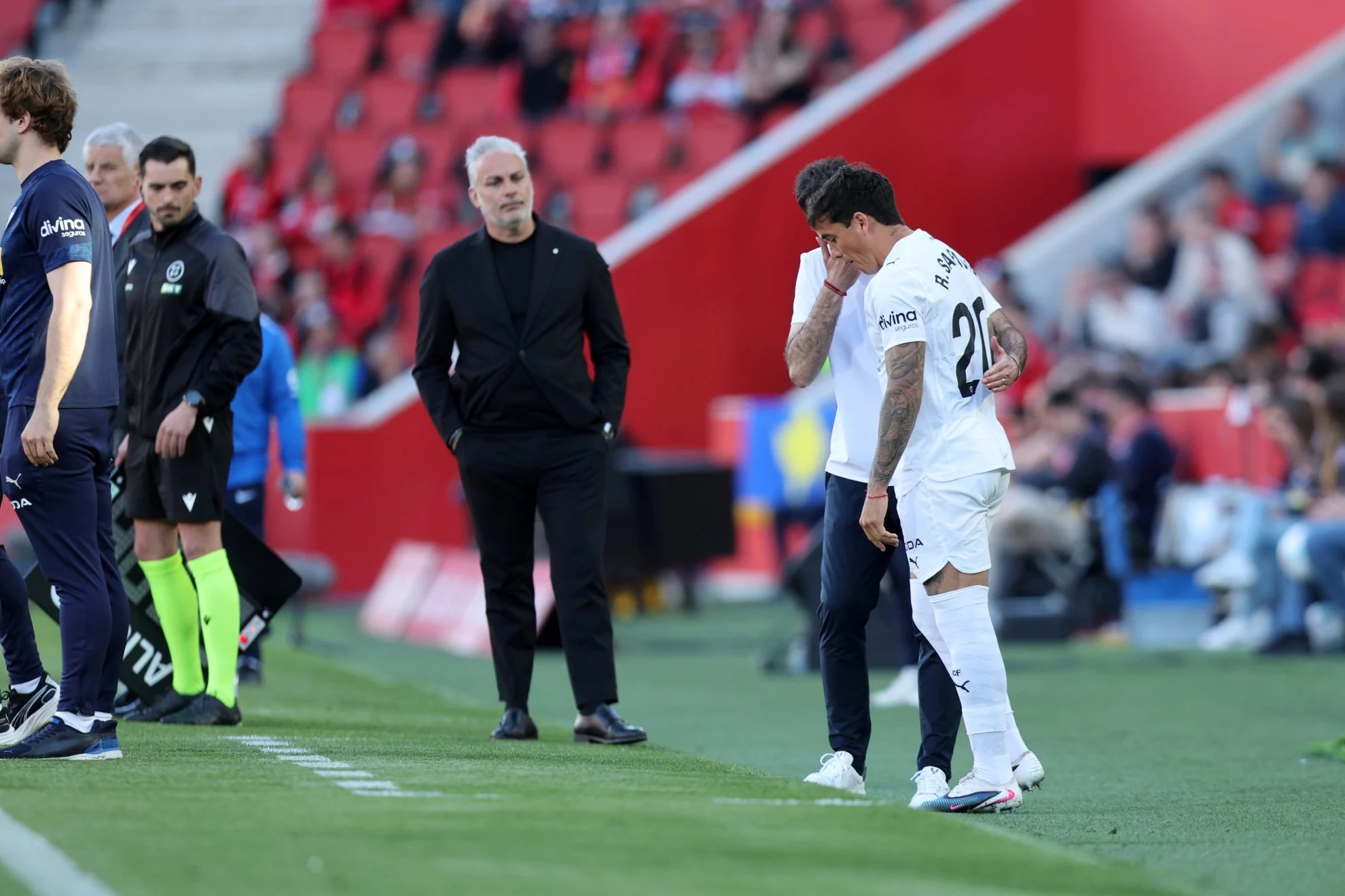 Debut Renzo Saravia — Renzo Saravia: Anhelado Debut con Valencia CF Tras Larga Inactividad