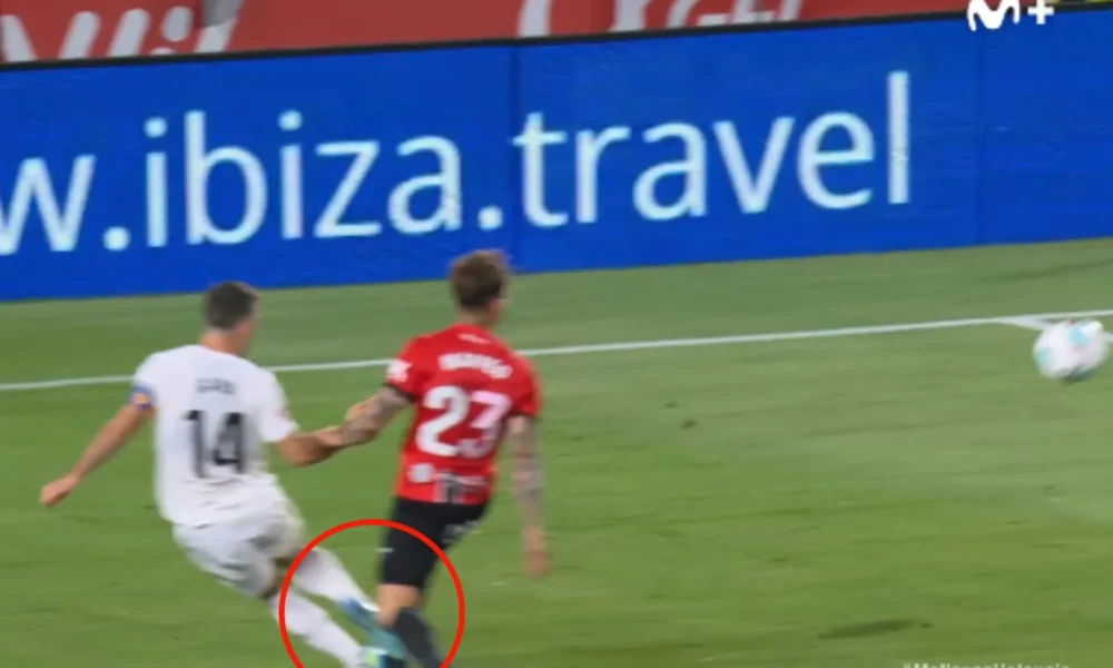 Penalti no señalado Valencia — Valencia Exige Claridad por Penalti No Señalado a Gayà