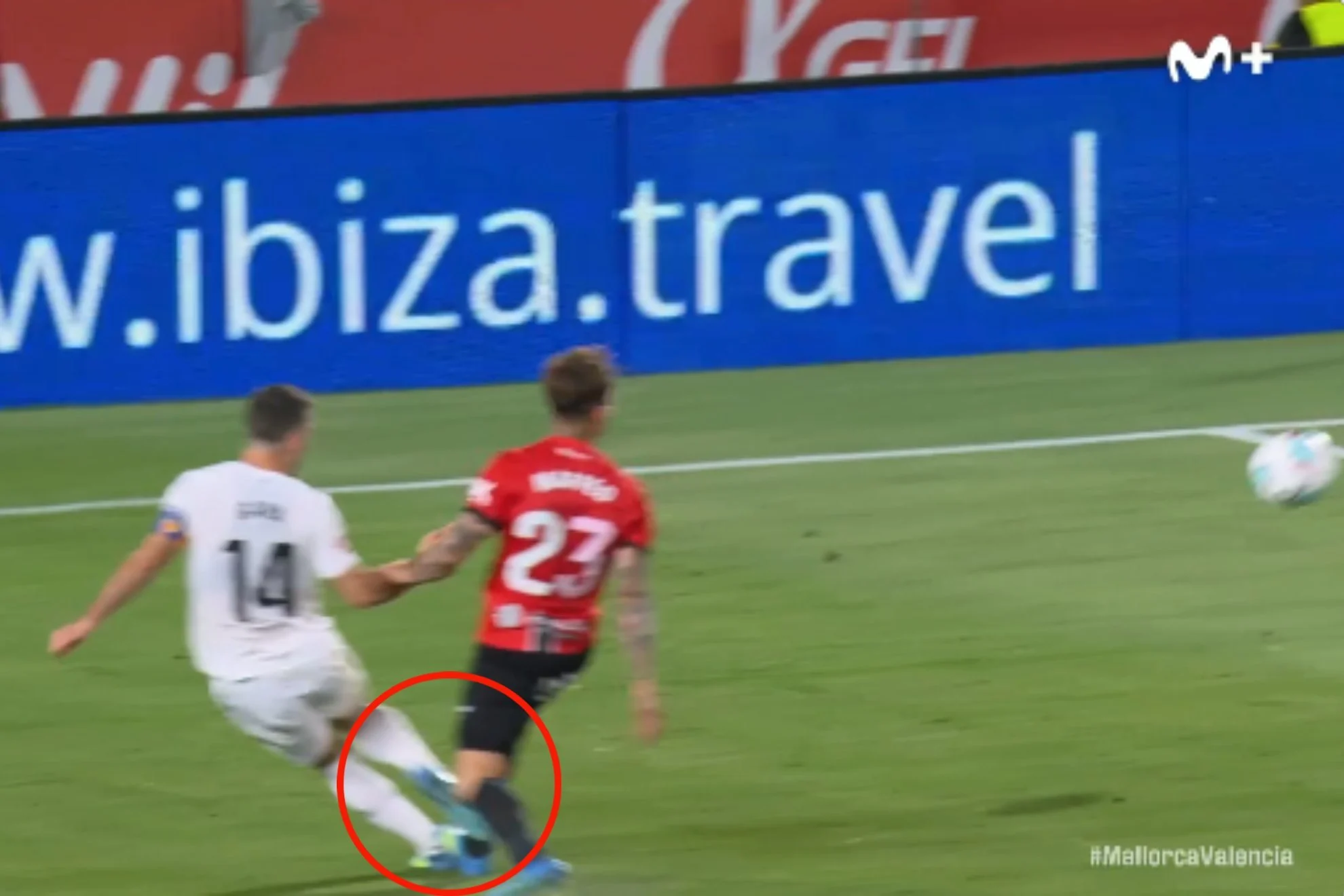 Penalti no señalado Valencia — Valencia Exige Claridad por Penalti No Señalado a Gayà