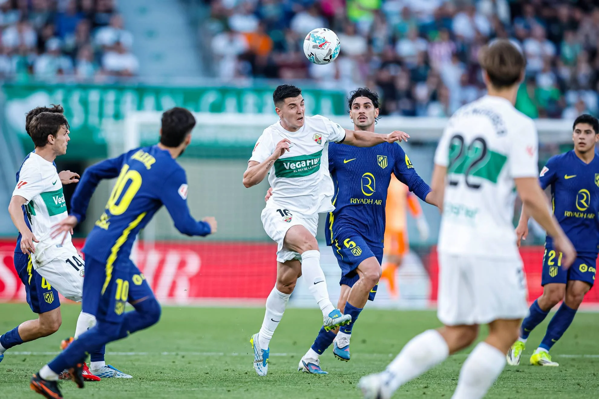 Elche victoria Atlético — Elche Gana al Atlético y Escapa del Descenso en LaLiga