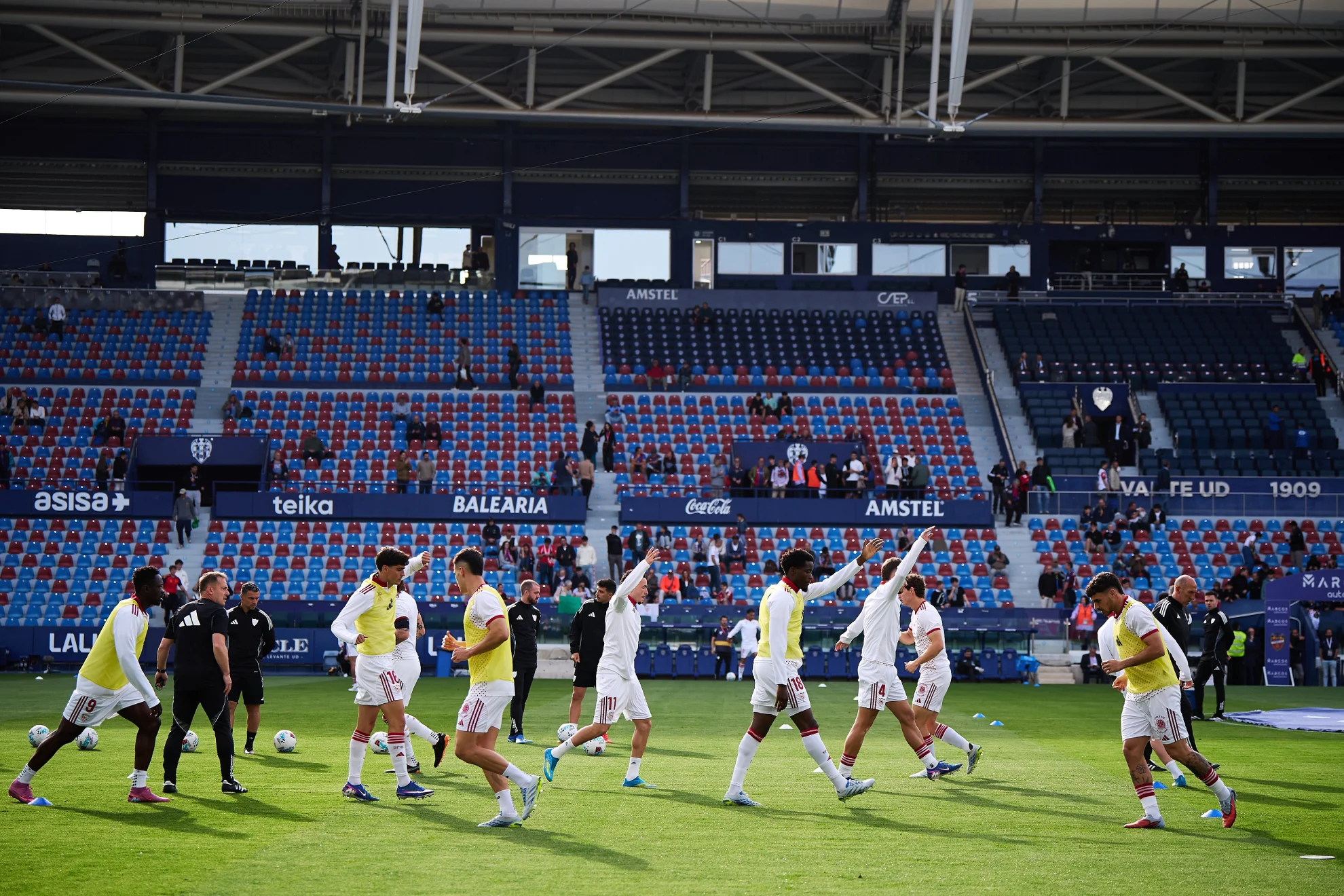 Sevilla repite once — Sevilla Repite Once Titular por Segunda Vez en la Temporada