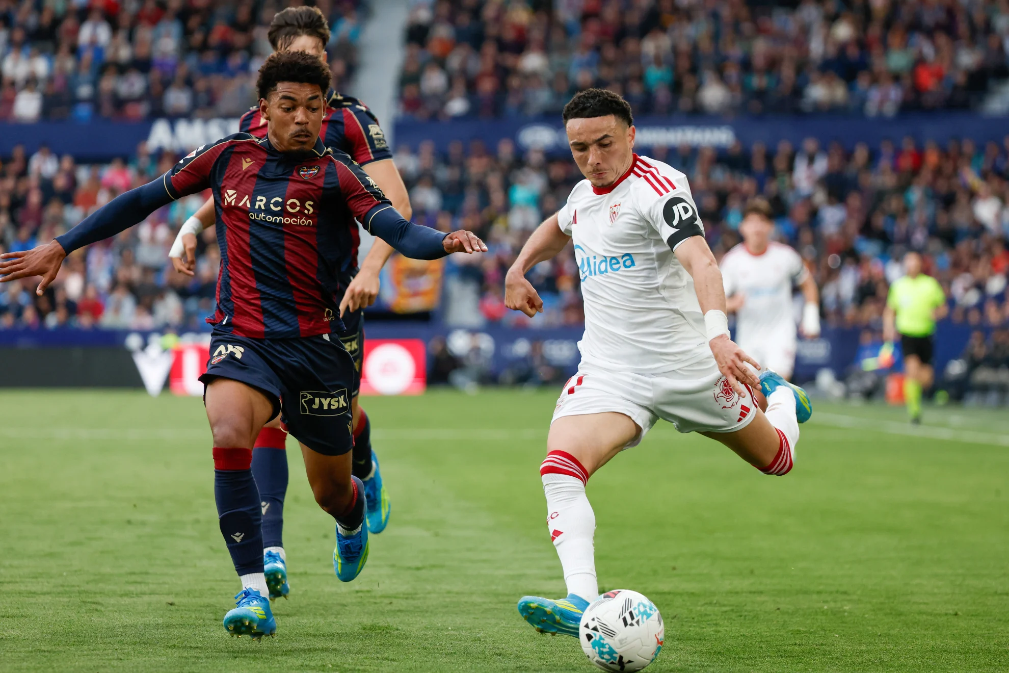 Reacción Vargas derrota — Reacción Vargas Derrota: Sevilla Cae 2-0 Ante Levante en Momento Clave
