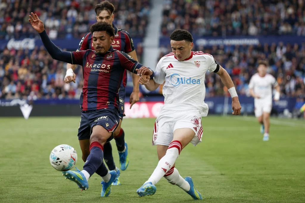 Lesión Kareem Tunde — Lesión Kareem Tunde: El atacante del Levante enfrenta un posible adiós a la temp