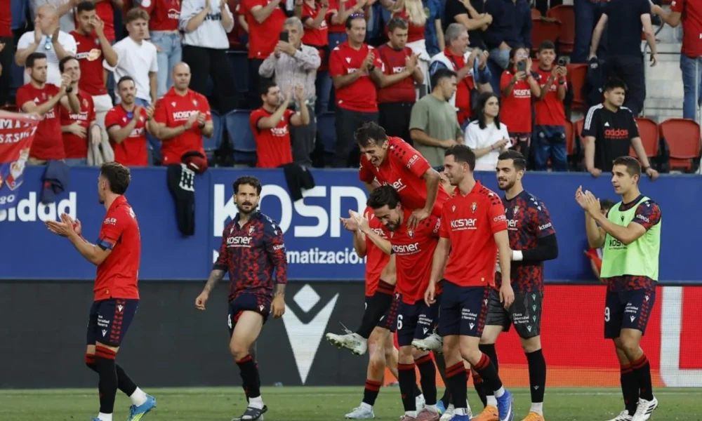 Osasuna asegura permanencia — Osasuna asegura permanencia en LaLiga con victoria agónica ante el Sevilla