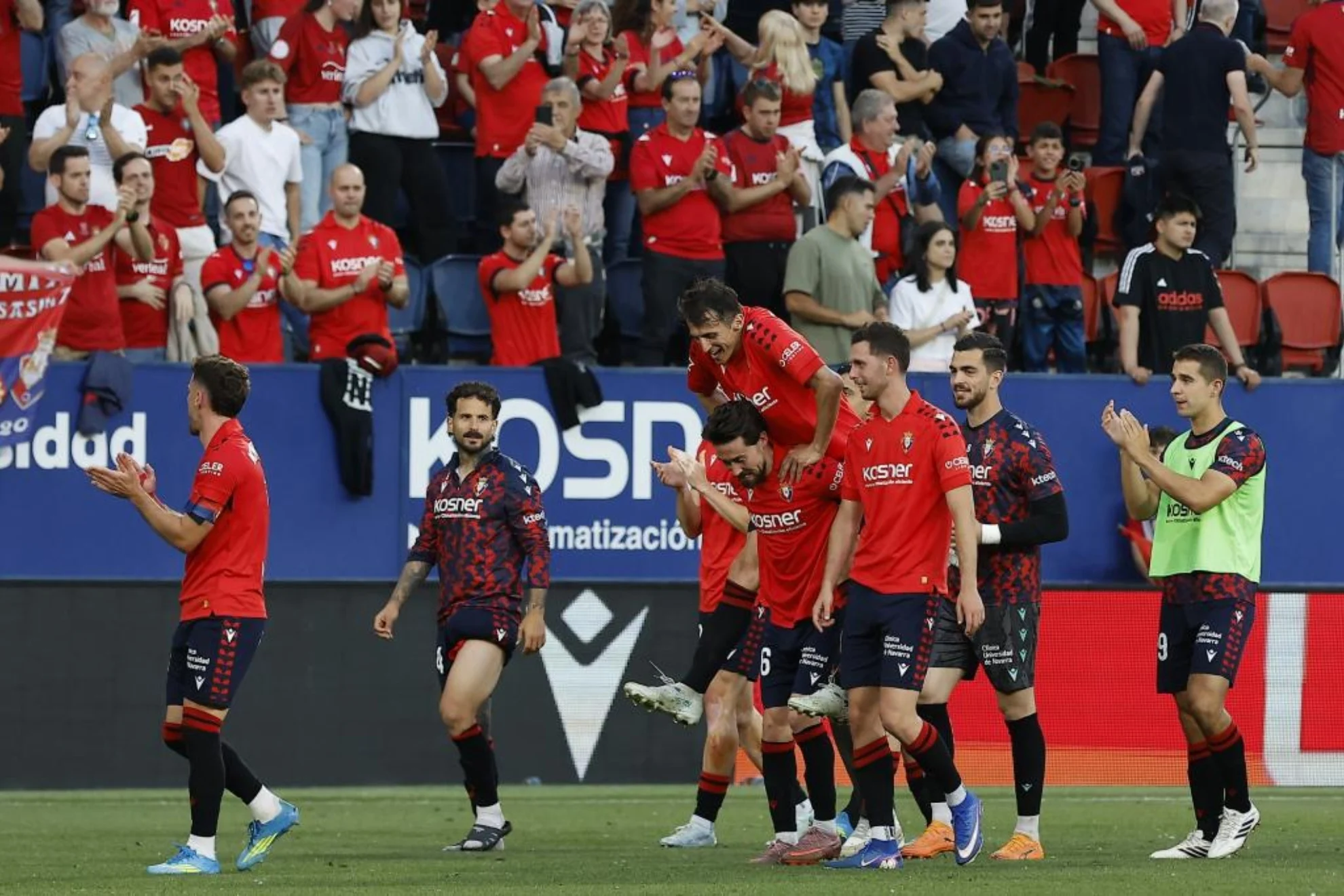 Osasuna asegura permanencia — Osasuna asegura permanencia en LaLiga con victoria agónica ante el Sevilla