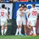 Sevilla evitar descenso — Sevilla Lucha para Evitar Descenso Tras Dolorosa Derrota en El Sadar
