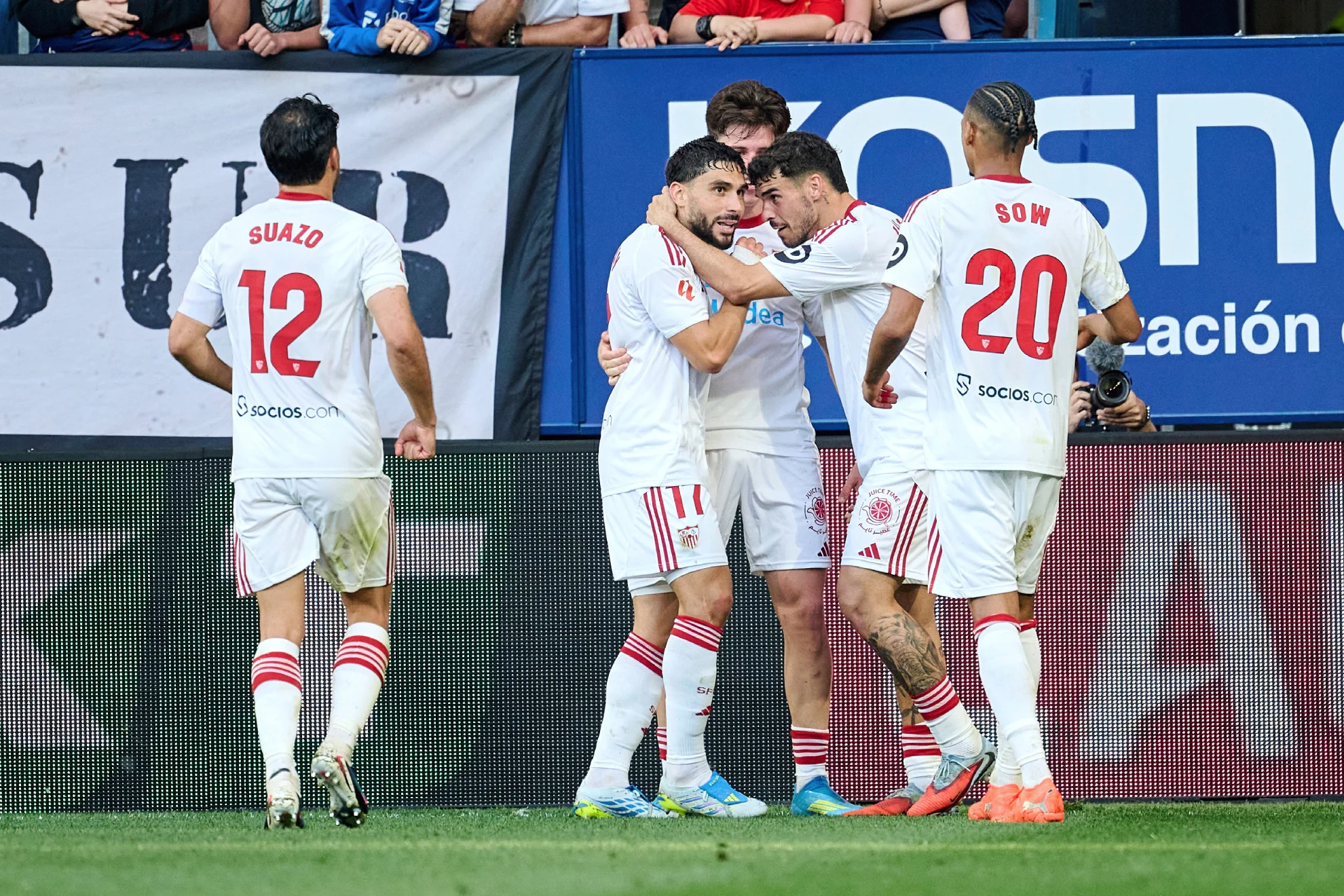 Sevilla evitar descenso — Sevilla Lucha para Evitar Descenso Tras Dolorosa Derrota en El Sadar