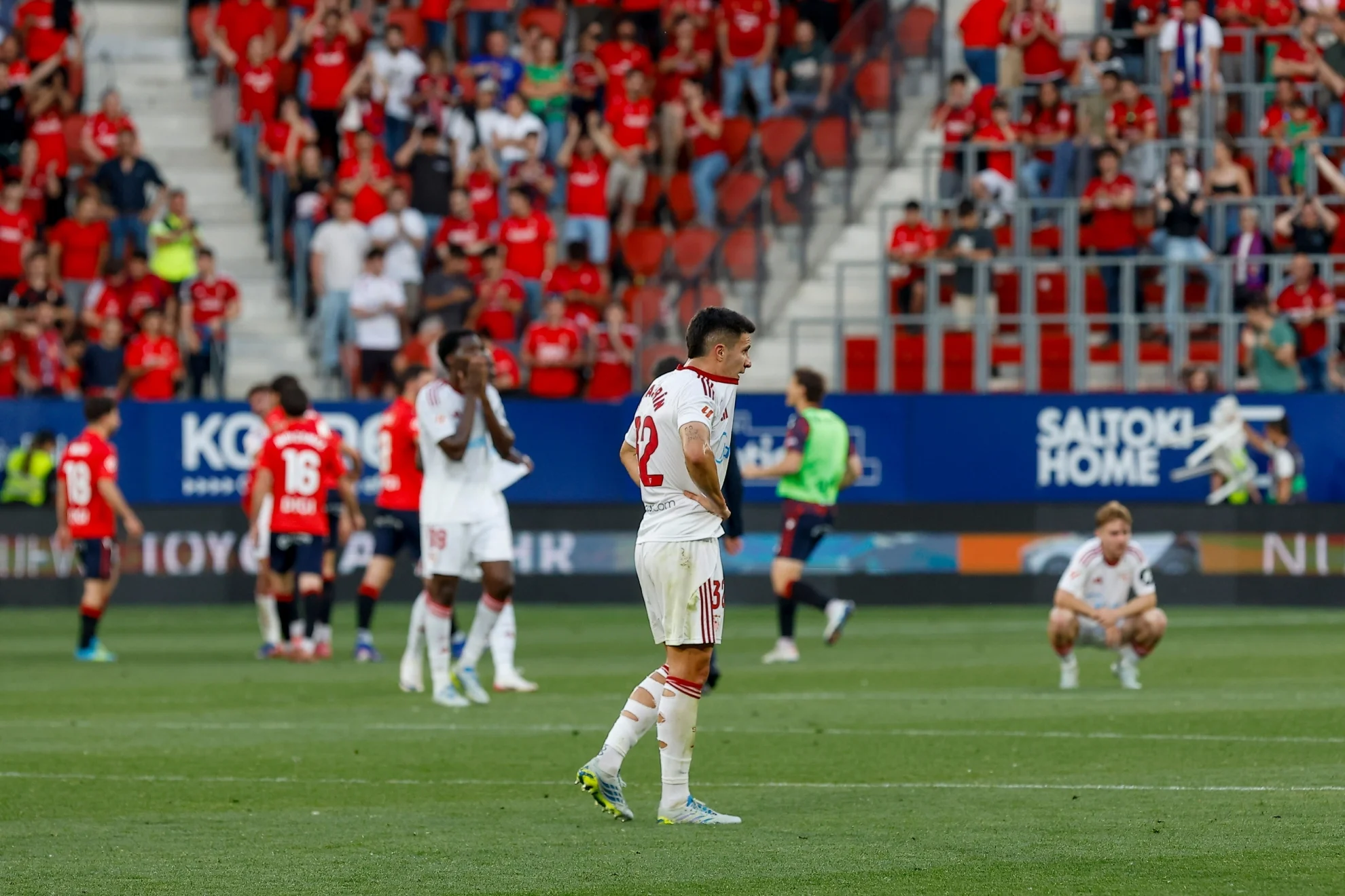 Crisis Sevilla FC — Crisis Sevilla FC: Equipo Hispalense Cae en Descenso Tras Nueva Derrota en LaLig
