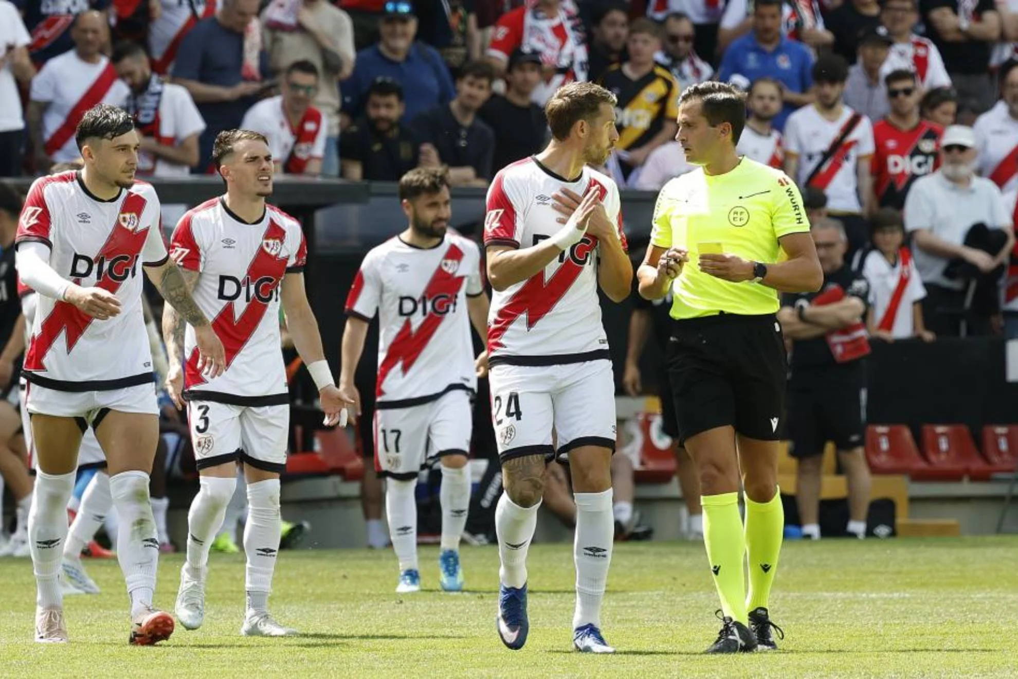 charlas arbitrales LaLiga — Pathé Ciss Cuestiona Equidad de Charlas Arbitrales en LaLiga Española