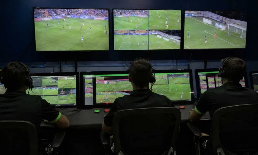 VAR más intervencionista — VAR más Intervencionista: Nuevas Reglas en el Mundial de Fútbol