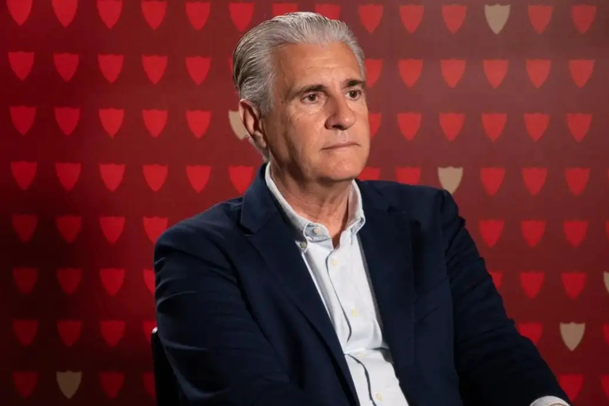 Sevilla FC en descenso — Sevilla FC en Descenso: Antonio Cordón Pide Unidad y Confianza