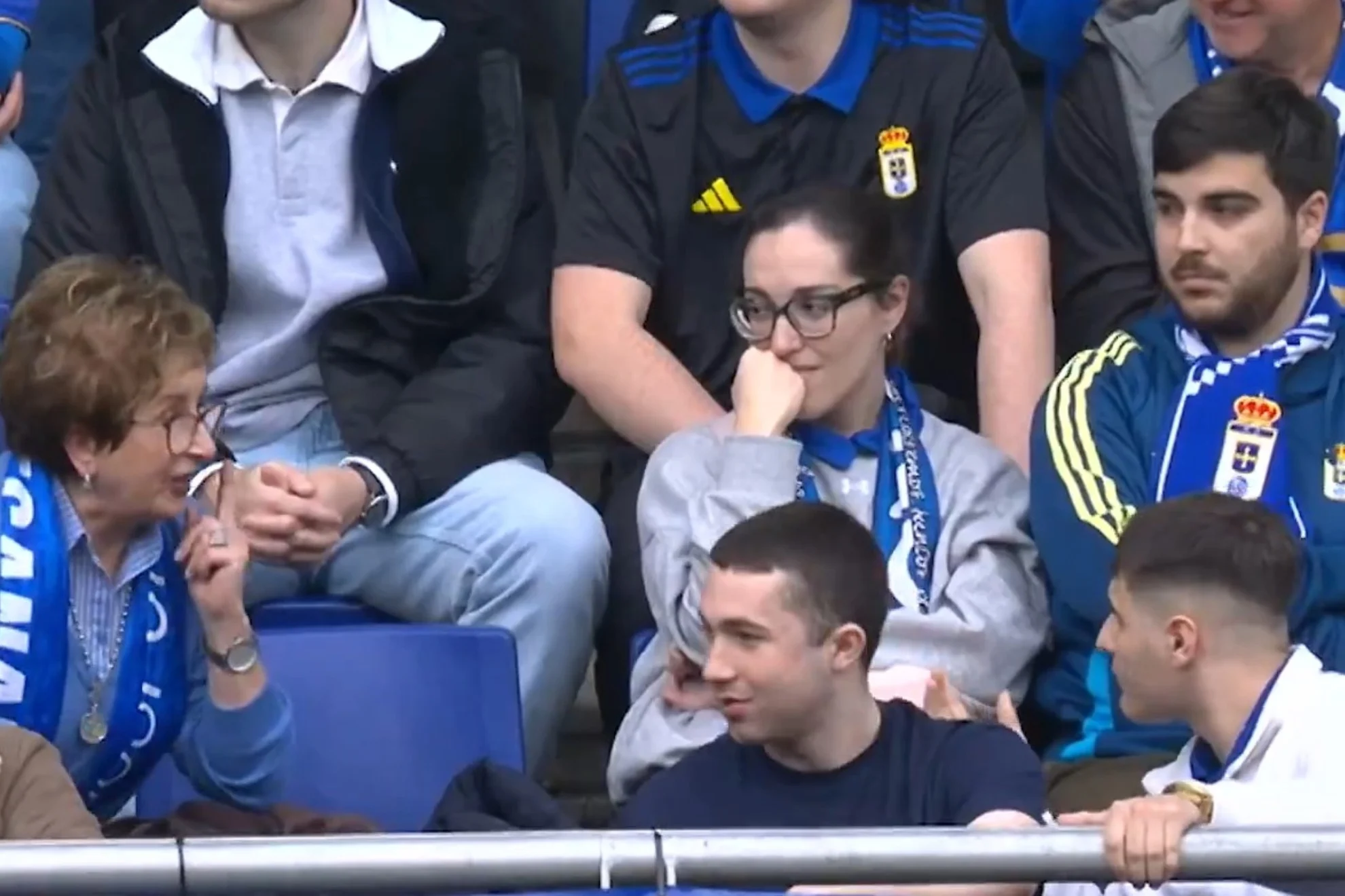 altercado David Carmo — Altercado David Carmo: Tensión entre jugador y aficionado en el Estadio Tartiere