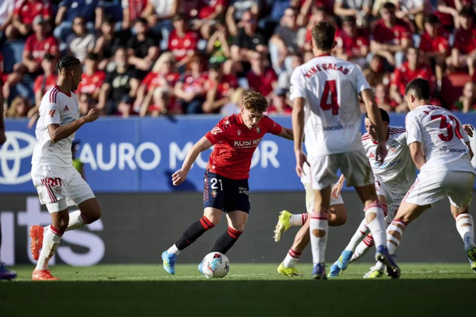 lesión Víctor Muñoz — Lesión Víctor Muñoz afecta aspiraciones europeas de Osasuna