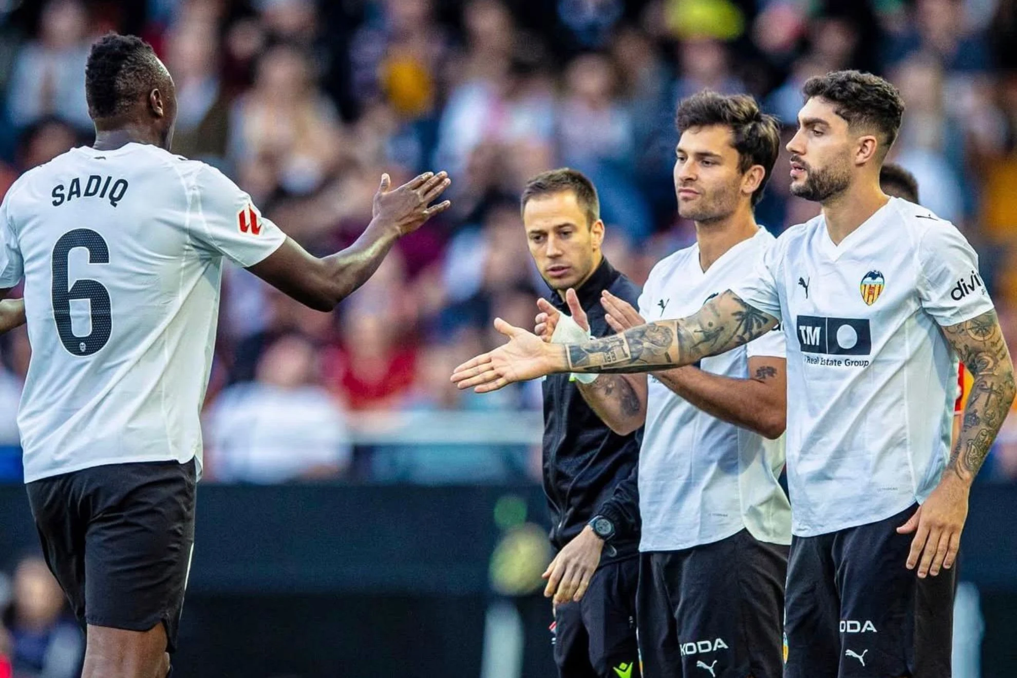 Sadiq Duro Valencia — Sadiq Duro Valencia: La Dupla Incompatible que Preocupa al Equipo