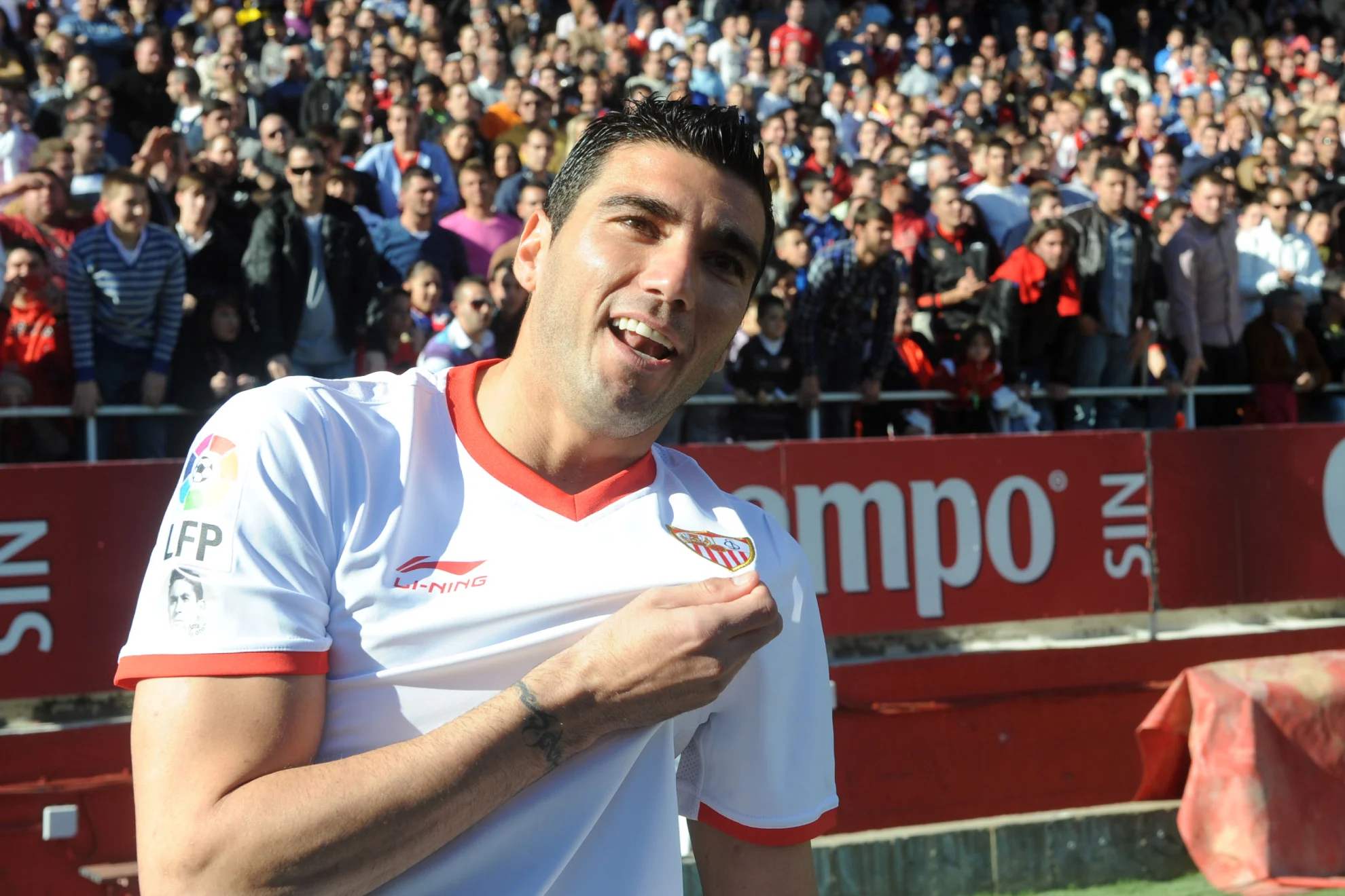 Estadio José Antonio Reyes — Estadio José Antonio Reyes: Utrera rinde homenaje a su leyenda futbolística