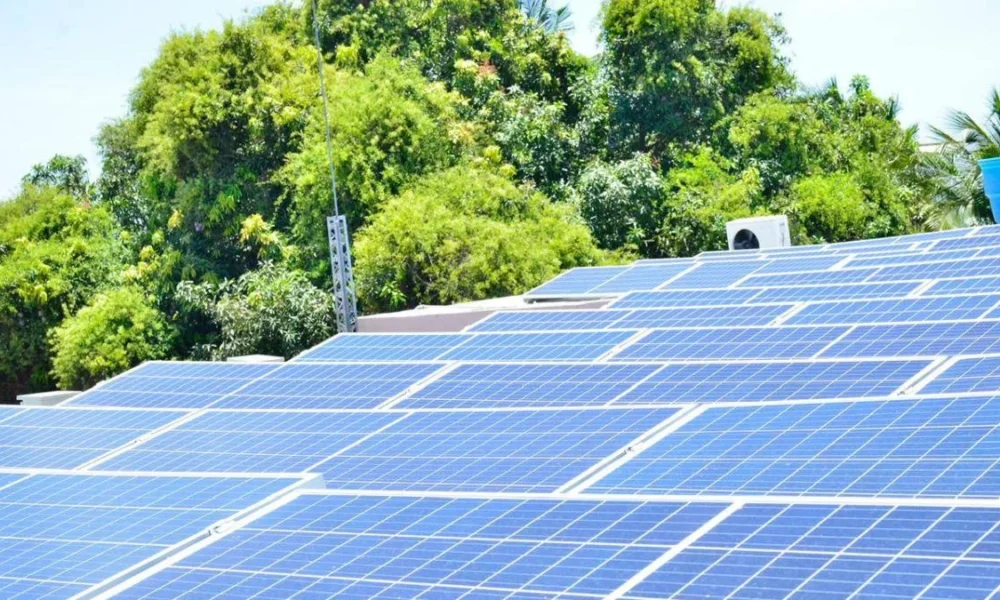paneles sol — Alianza instala paneles solares a tenderos de Cartagena y Bolívar frente a crisi