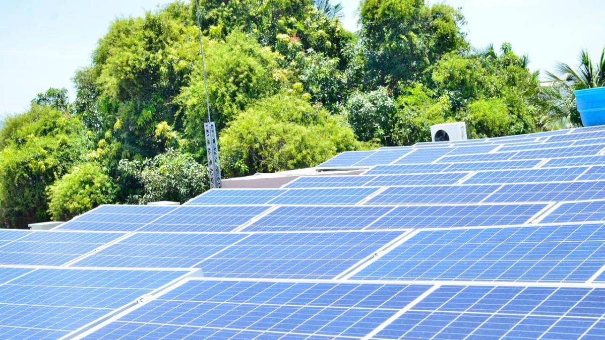 paneles sol — Alianza instala paneles solares a tenderos de Cartagena y Bolívar frente a crisi