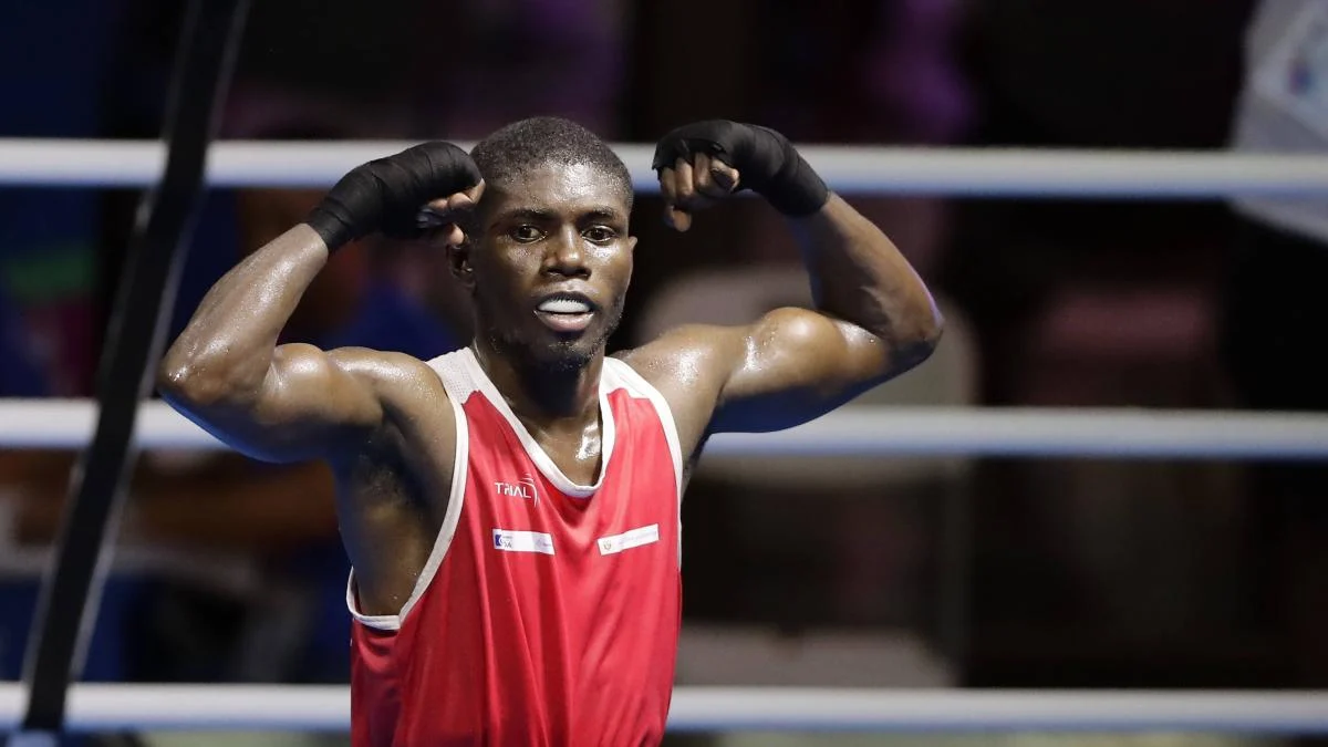 Yuberjen Martínez título mosca — Yuberjen Martínez busca título mosca latino OMB en Panamá