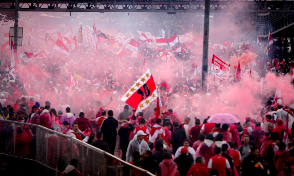 sanciones Conmebol Santa Fe — Santa Fe pide a su hinchada evitar insultos para prevenir sanciones Conmebol