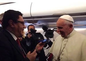 aniversario Papa Francisco — Periodista Colombiano Analiza el Primer Aniversario Papa Francisco