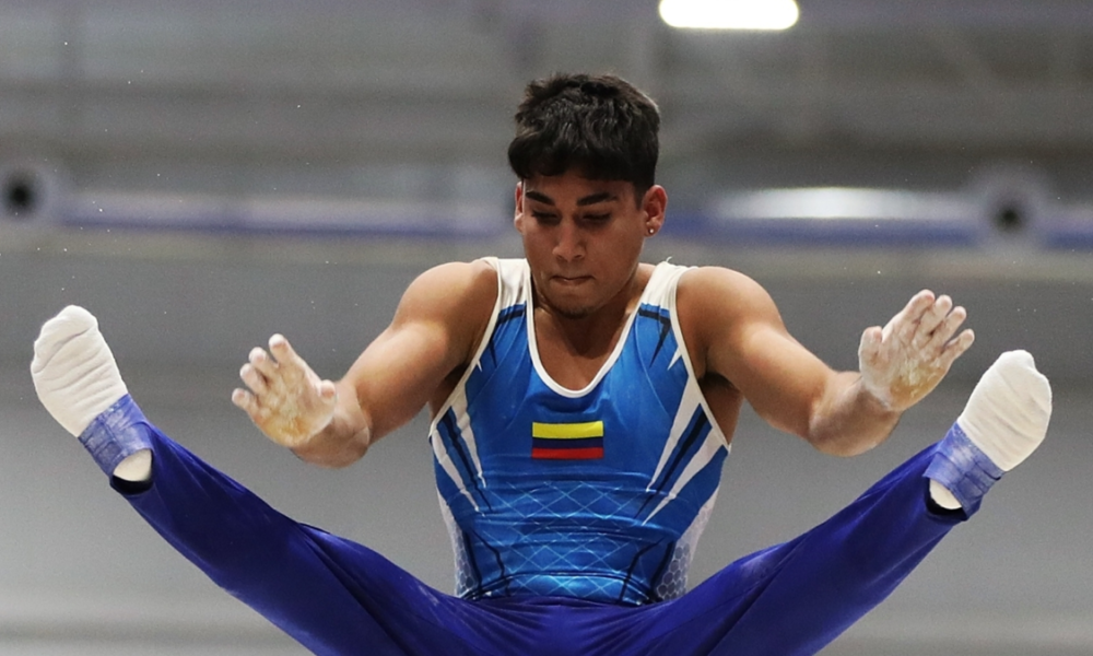 Camilo Vera clasificó final suelo — Camilo Vera clasificó a la final de suelo en la Copa Mundo de Gimnasia de El Cai