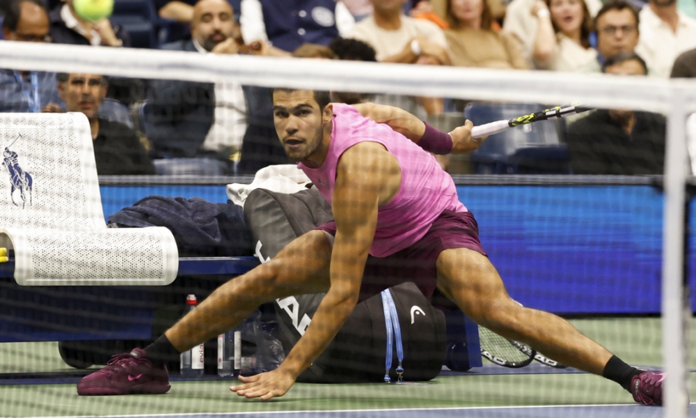 retiro Carlos Alcaraz — Carlos Alcaraz se retira del ATP 500 de Barcelona por lesión en la muñeca