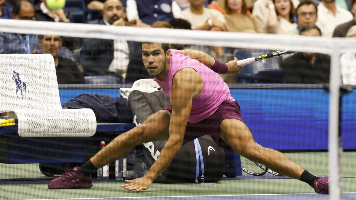 retiro Carlos Alcaraz — Carlos Alcaraz se retira del ATP 500 de Barcelona por lesión en la muñeca