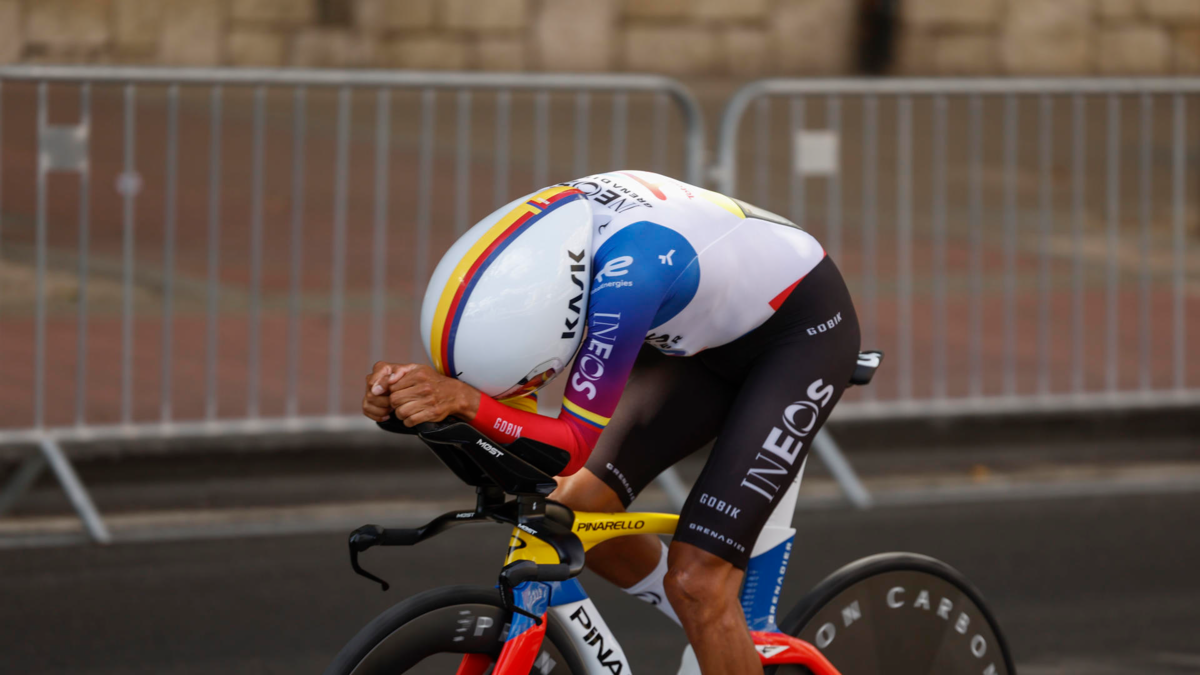 lesión de rodilla Egan Bernal — Lesión de Rodilla Egan Bernal: Ciclista Revela Causa de su Parada