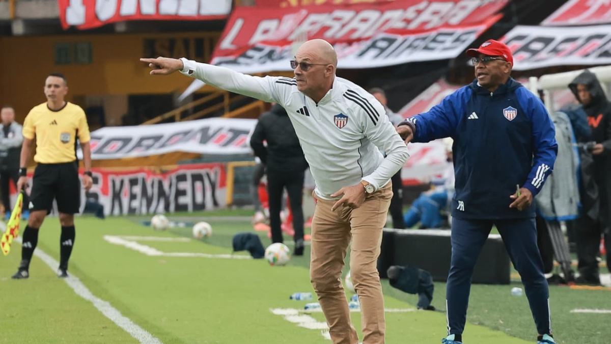 cruce Arias periodista — Cruce Arias Periodista: Tensión en rueda de prensa entre DT de Junior y comunica