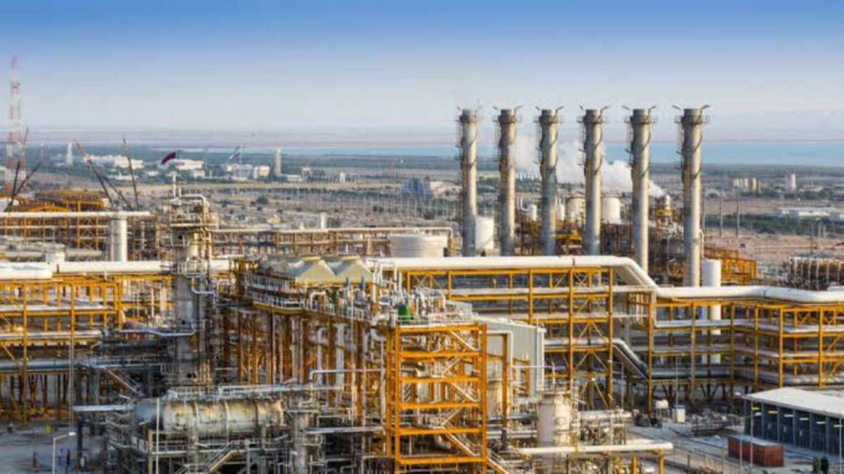 ataques petroquímicas Irán — Ataques petroquímicas Irán: Israel y EE. UU. golpean producción de gas en Pars S