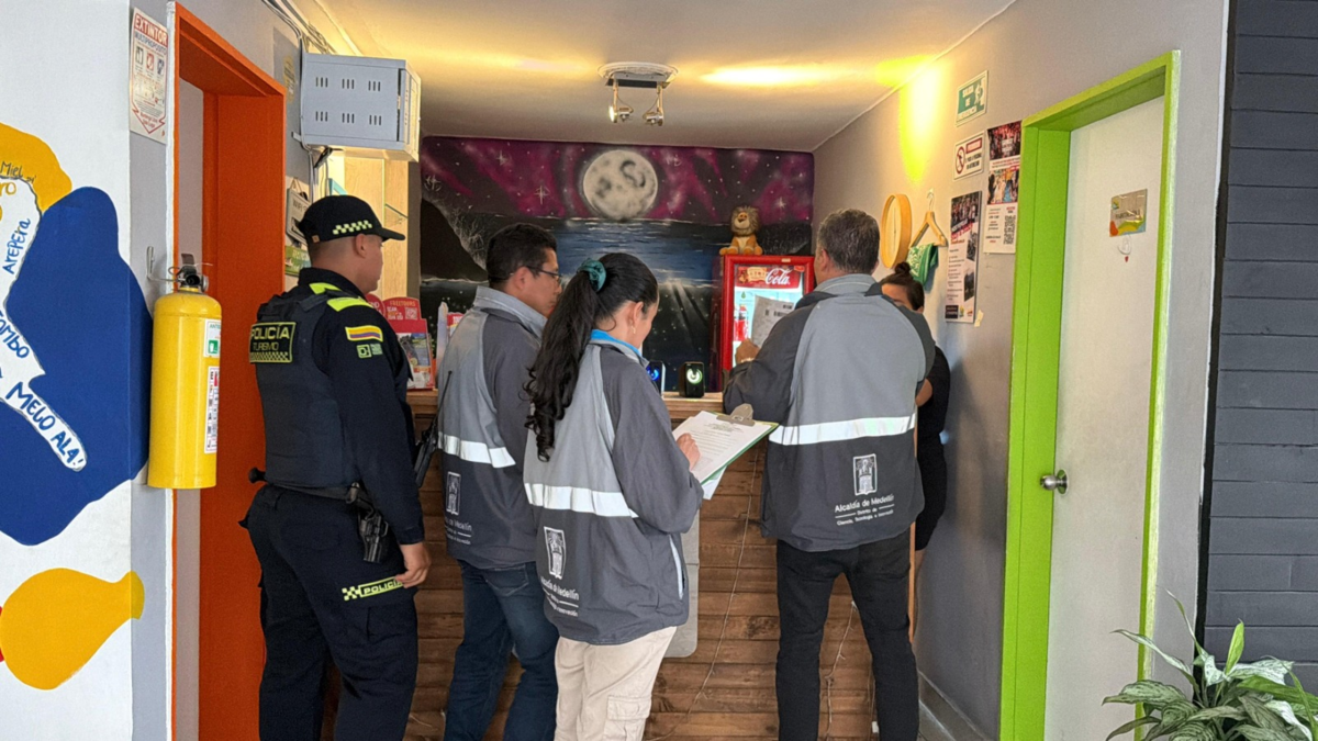 sanciones por abusos turísticos — Sanciones por abusos turísticos en Medellín: 151 implicados detectados en operat