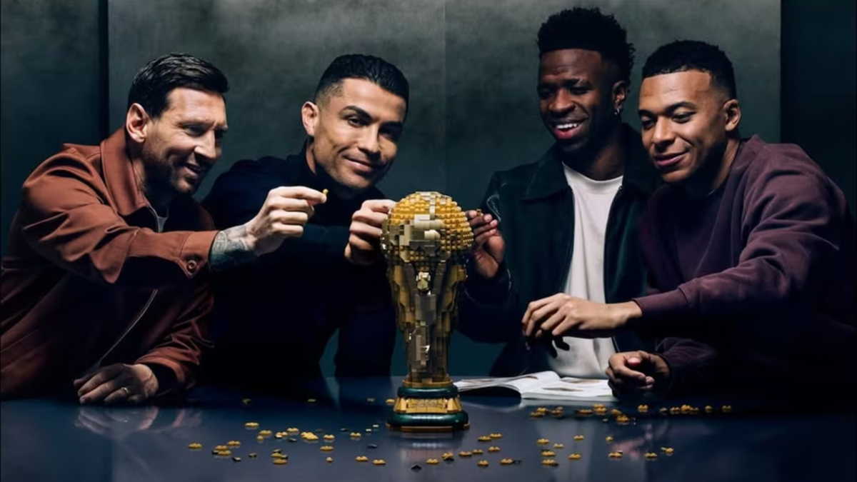 campaña de Lego futbolistas — Messi, Ronaldo, Mbappé y Vinícius protagonizan campaña histórica de Lego antes d