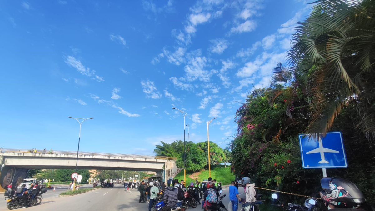 Pérdidas Santander bloqueos — Pérdidas millonarias en Santander por bloqueos viales debido a paro nacional