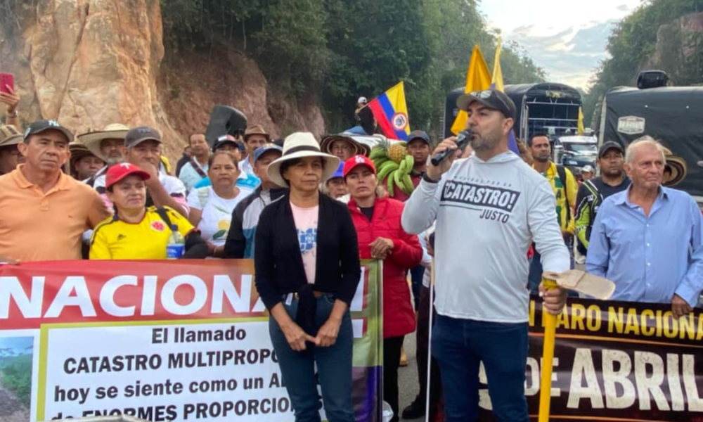 bloqueos viales Santander — Bloqueos Viales Afectan Distribución en Santander y Norte de Santander